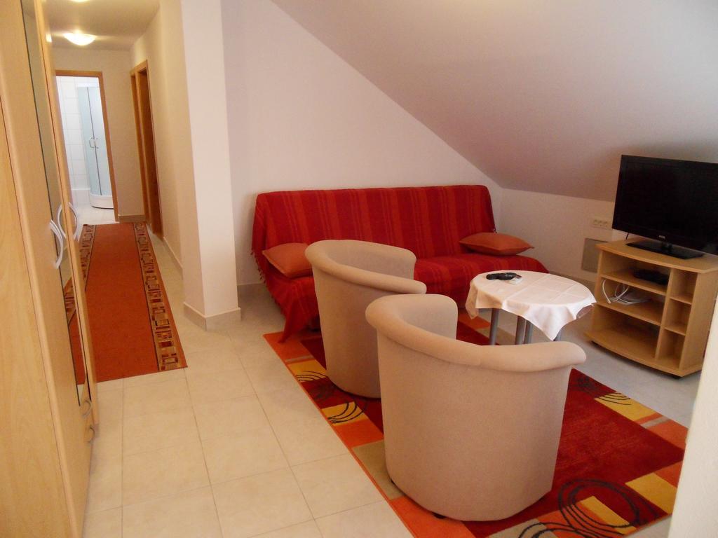 Apartments Petricevic 2 Selce Ruang foto