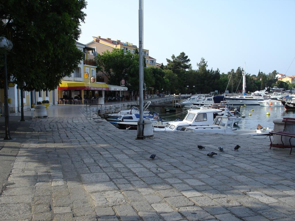 Apartments Petricevic 2 Selce Bagian luar foto