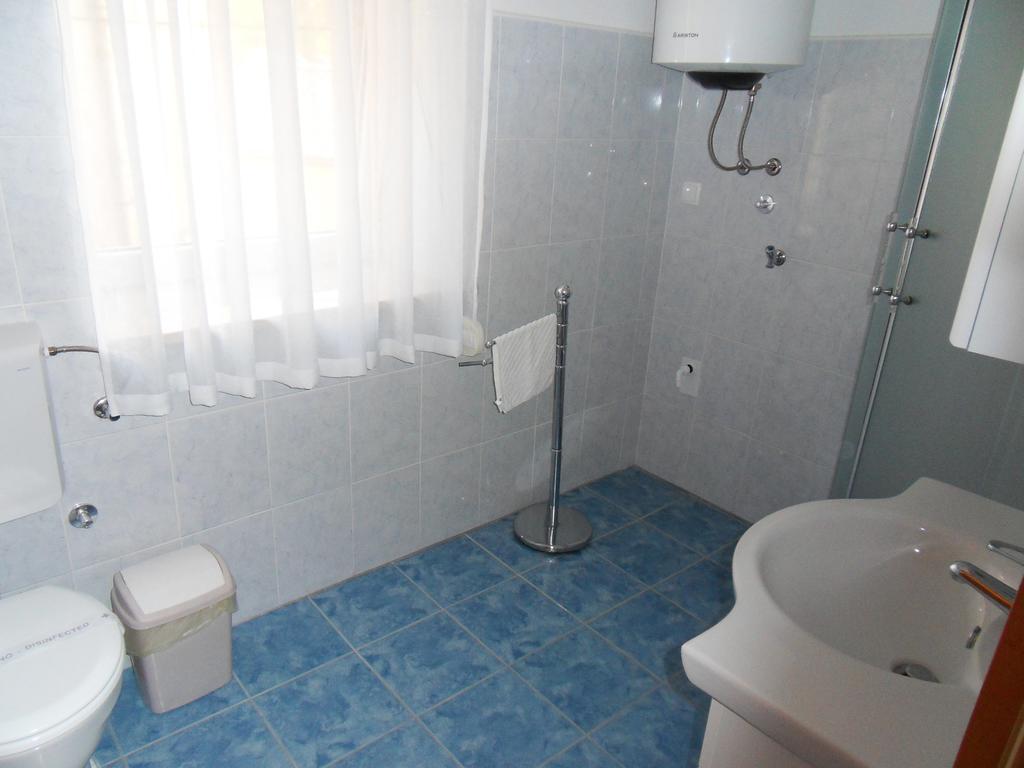 Apartments Petricevic 2 Selce Bagian luar foto