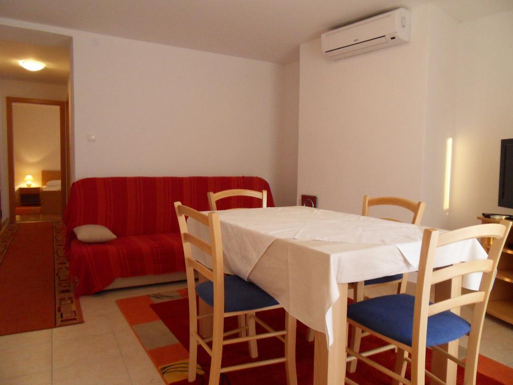 Apartments Petricevic 2 Selce Bagian luar foto