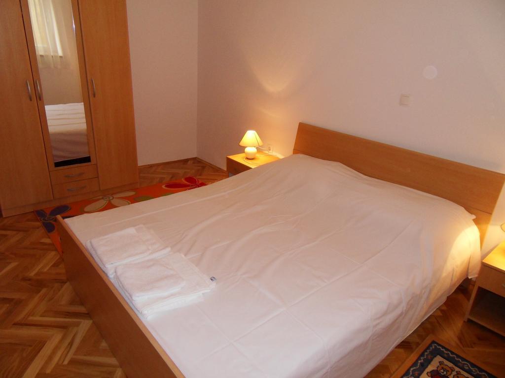 Apartments Petricevic 2 Selce Bagian luar foto