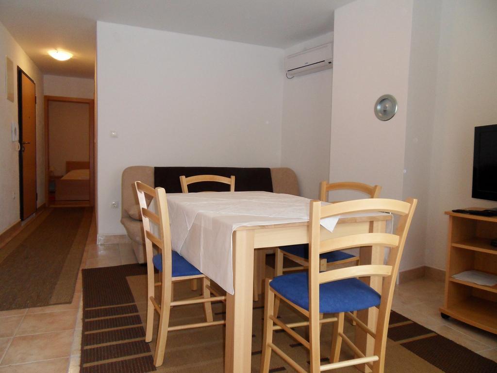 Apartments Petricevic 2 Selce Bagian luar foto