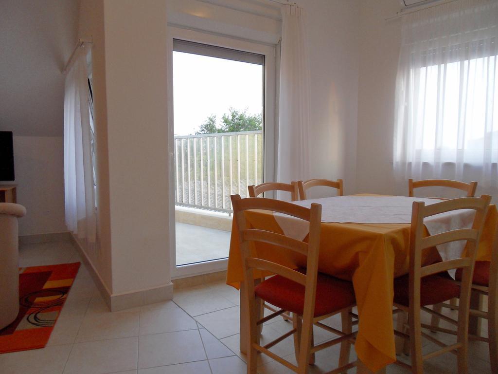 Apartments Petricevic 2 Selce Bagian luar foto