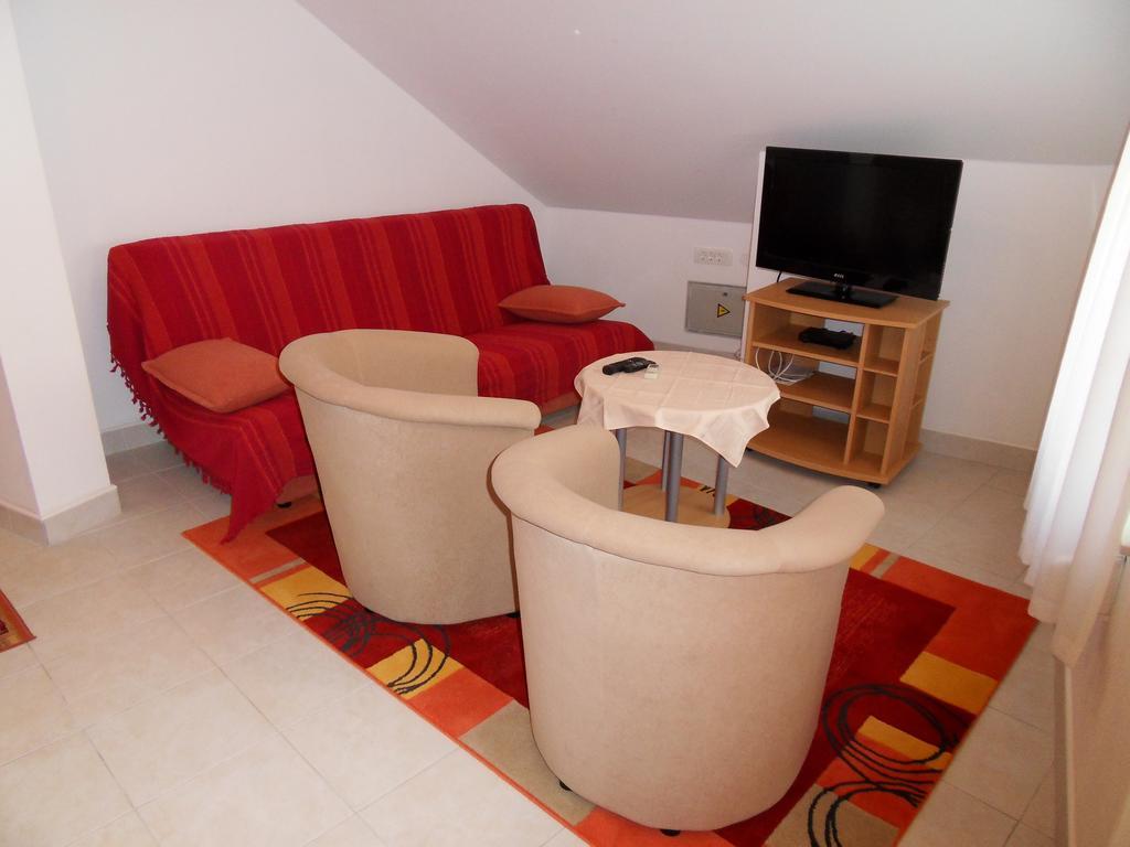 Apartments Petricevic 2 Selce Bagian luar foto