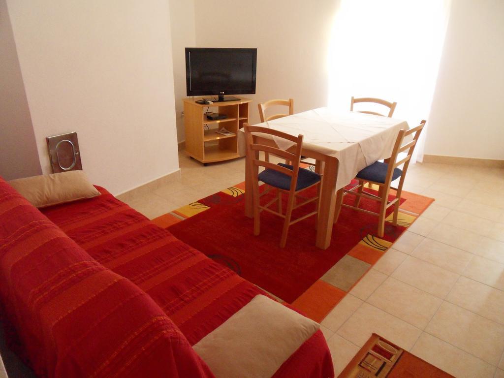 Apartments Petricevic 2 Selce Bagian luar foto
