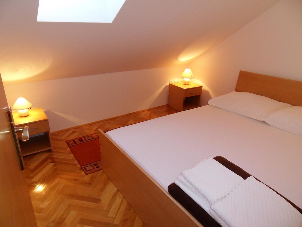 Apartments Petricevic 2 Selce Bagian luar foto