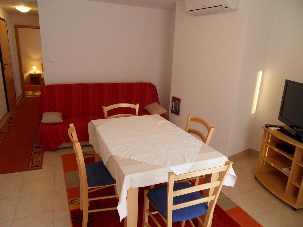 Apartments Petricevic 2 Selce Bagian luar foto
